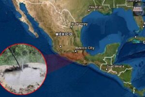 Cráter que expulsa lodo hirviendo en Veracruz