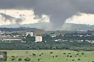 Enorme Tornado y microexplosiones azota Brasil