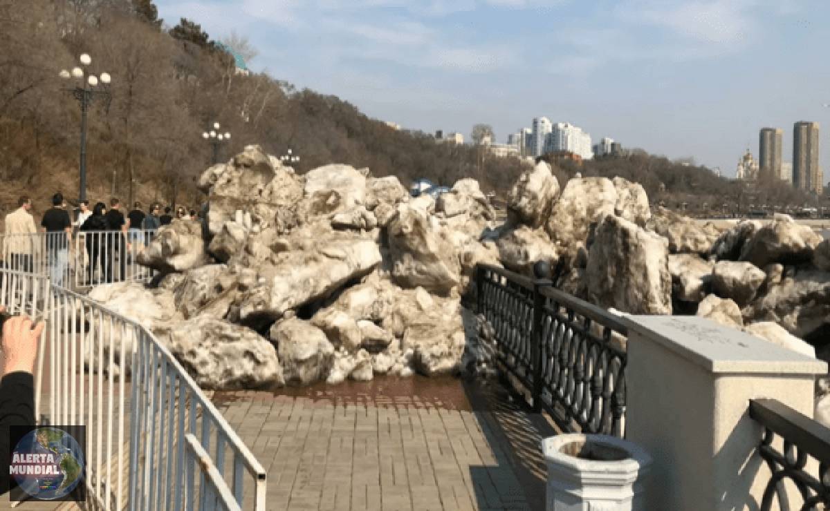 VIDEOS Un enorme 'tsunami de hielo' sorprende a Rusia