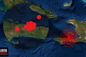 Un fuerte sismo con varias replicas sacude Haití, los residentes en pánico inundan las calles