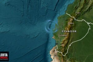 Raro fenómeno en el mar de Ecuador Enorme remolino captado en Manabí