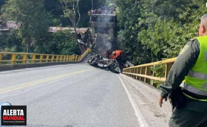 Colapso del puente El Alambrado en Colombia deja vehículos atrapados y heridos