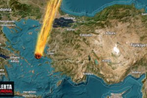 Un rayo de luz con fuerte estruendo visto en el cielo Turquía causó gran revuelo