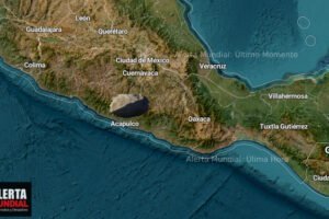 Se Forma un Enorme Socavón en Tlapa de Comonfort, Guerrero