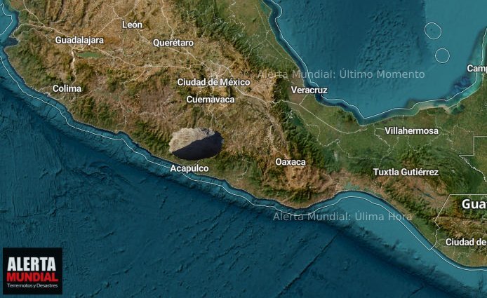 Se Forma un Enorme Socavón en Tlapa de Comonfort, Guerrero