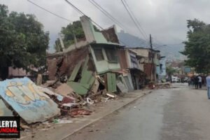 Deslizamiento de tierra varias viviendas afectadas en Caracas, Venezuela (VIDEOS)