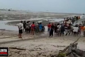 Desaparece el mar en cuestión de minutos en la playa de Sampur, Indonesia, repentinamente ¿señales de un tsunami