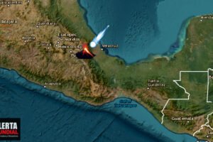 Cae enorme bola de fuego con severo estruendo y resplandor sobre el volcán Popocatépetl