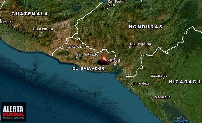 Fuerte explosión del volcán Chaparrastique en San Miguel, El Salvador