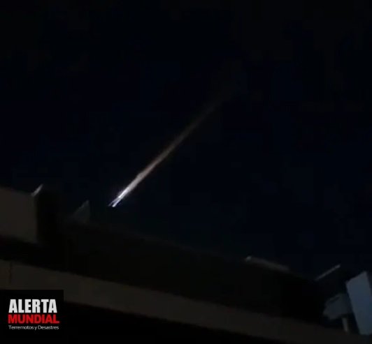 Estampido Supersónico en Melbourne: Gran Explosión y Sismo Percibidos Tras el Paso de un 'Cometa' por el Cielo