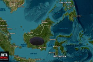 Se abre la tierra Aparece un gigante socavon de mas de 50 metros en Indonesia