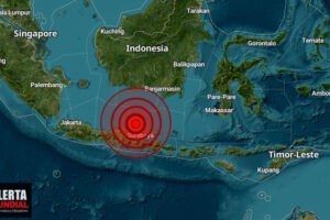 Brutal sismo sacude Java, Indonesia dejando destrozos en algunas viviendas